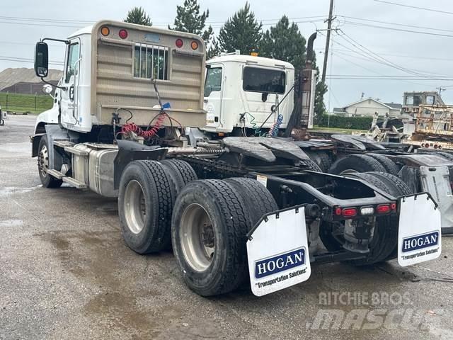 Mack CXU613 牵引车
