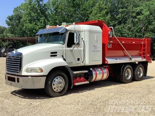 Mack CXU613 自卸式货车