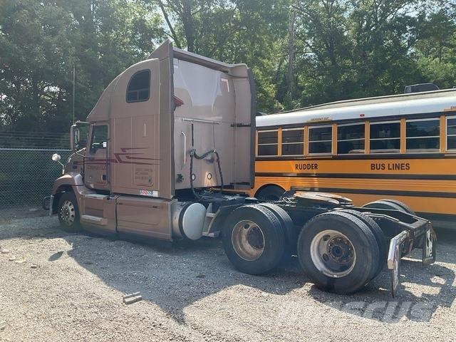 Mack CXU613 牵引车