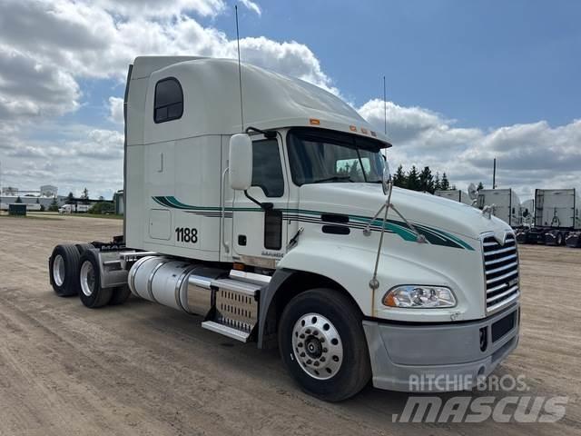 Mack CXU613 牵引车