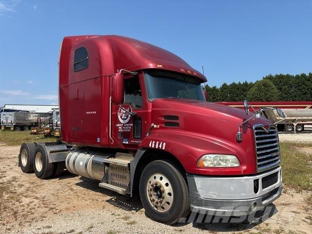 Mack CXU613 牵引车