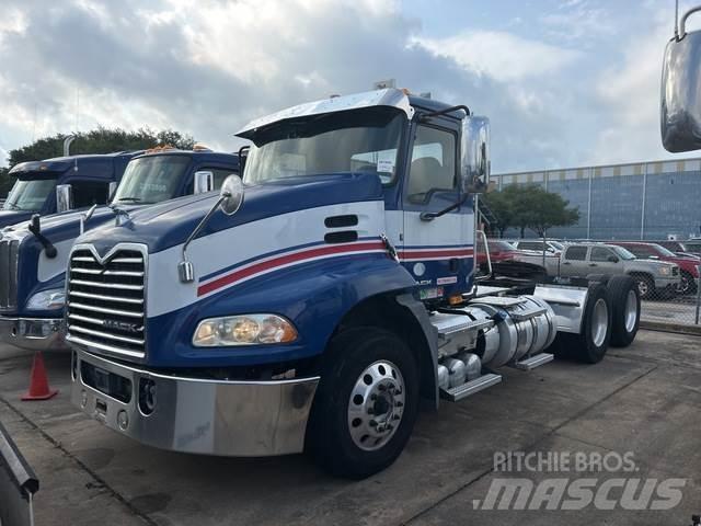 Mack CXU613T 牵引车