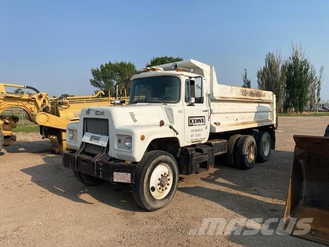 Mack DM686S 自卸式货车