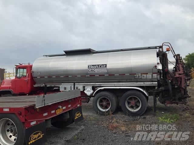Mack DM688S 油罐车
