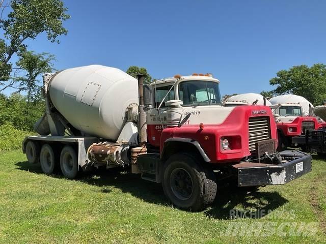 Mack DM690S 其他货车