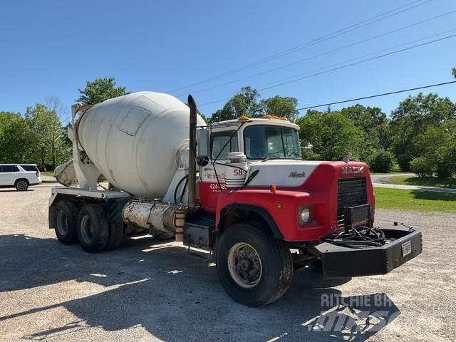 Mack DM690S 其他货车