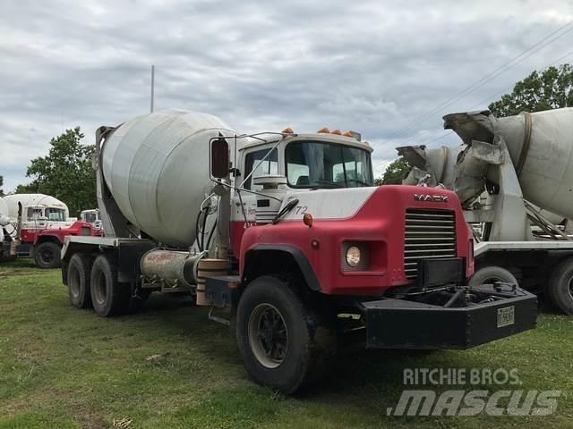 Mack DM690S 其他货车