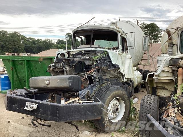 Mack DM690S 其他货车