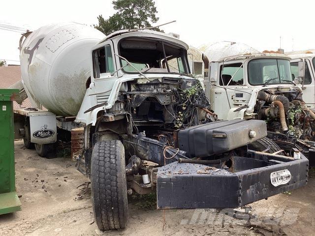 Mack DM690S 其他货车