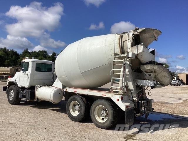 Mack DM690S 其他货车
