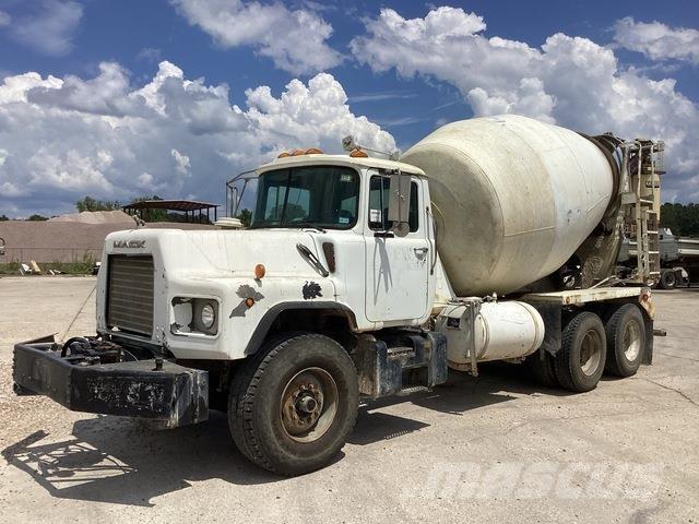 Mack DM690S 其他货车