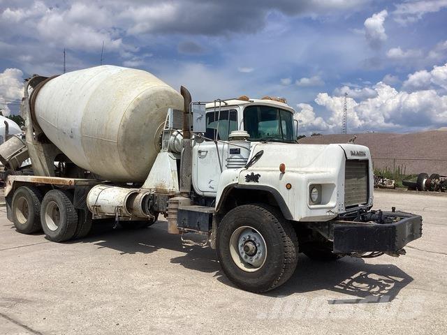 Mack DM690S 其他货车