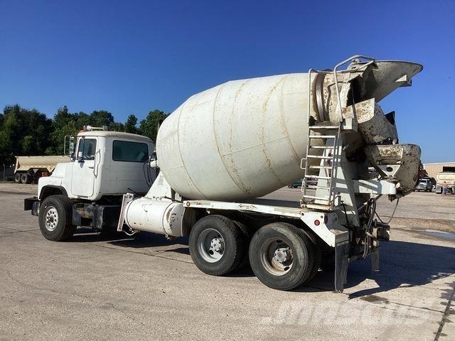 Mack DM690S 其他货车