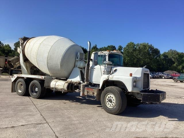 Mack DM690S 其他货车