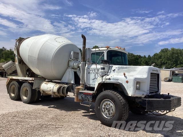 Mack DM690S 其他货车