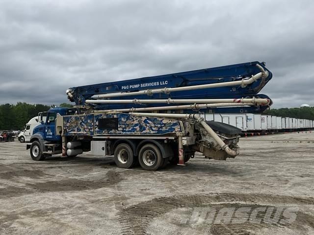 Mack GR64B 混凝土输送泵|布料机
