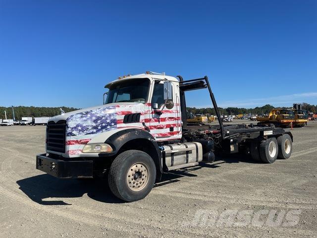 Mack GU533 工程吊钩车