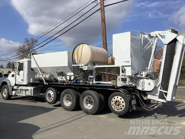 Mack GU713 混凝土搅拌车