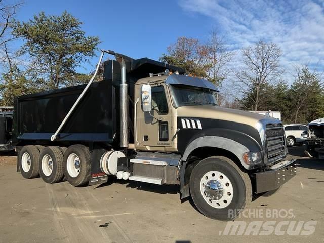 Mack GU713 自卸式货车