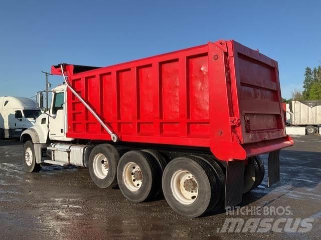 Mack GU713 自卸式货车
