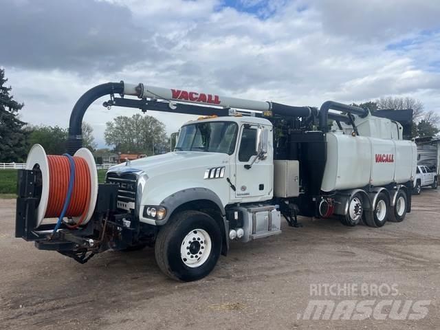 Mack GU713 履带挖掘机
