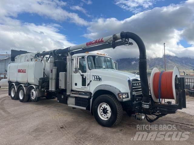Mack GU713 履带挖掘机