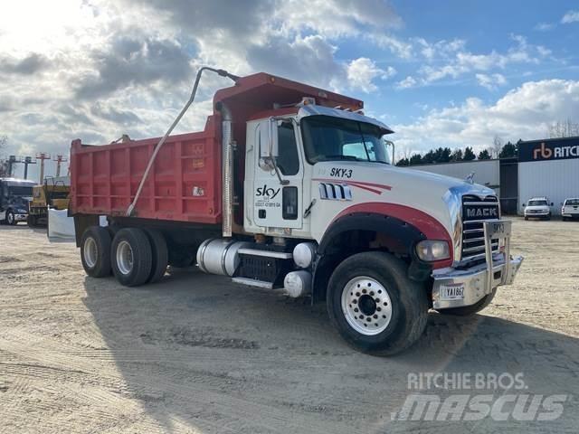 Mack GU713 自卸式货车