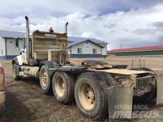 Mack GU713 牵引车