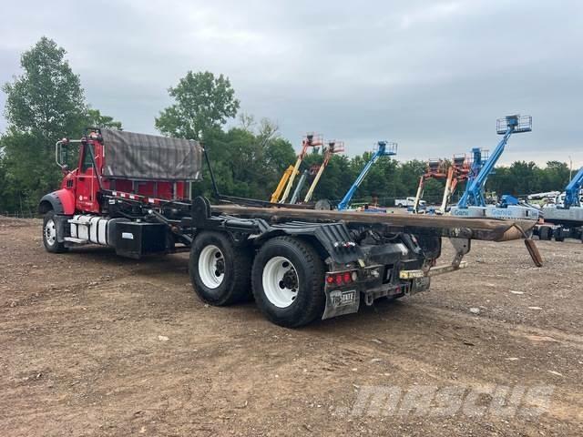 Mack GU713 翻斗车