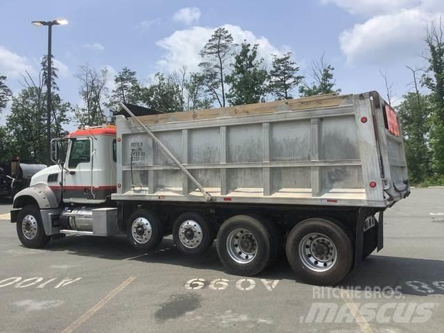 Mack GU713 自卸式货车