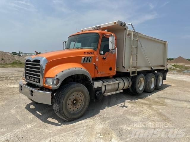 Mack GU713 自卸式货车