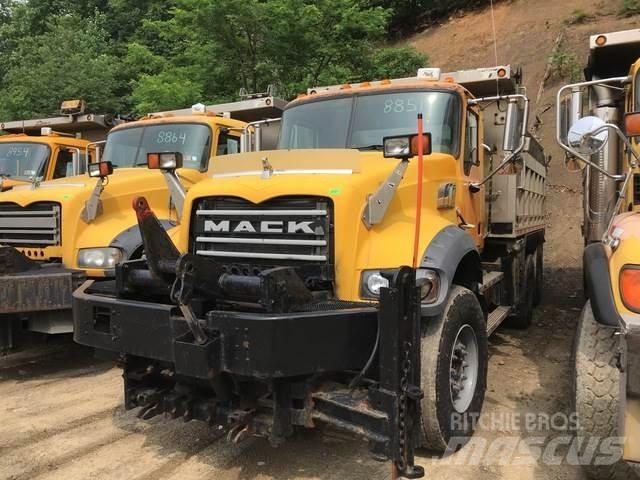 Mack GU713 推雪机
