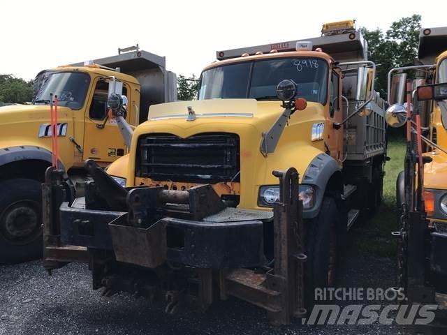 Mack GU713 自卸式货车
