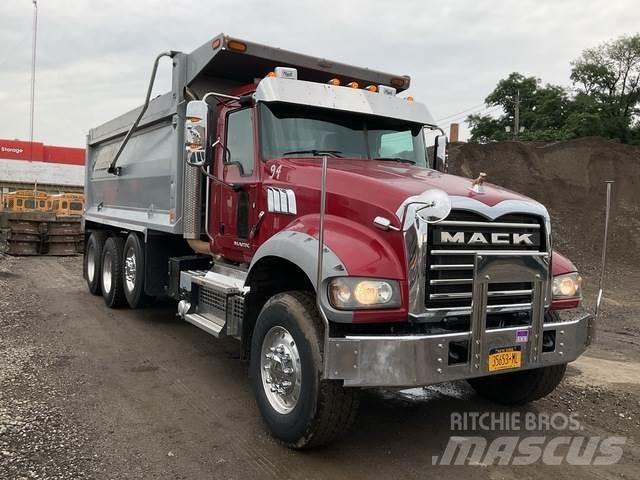 Mack GU713 自卸式货车