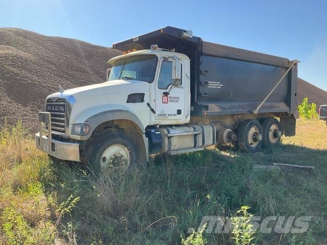 Mack GU713 自卸式货车