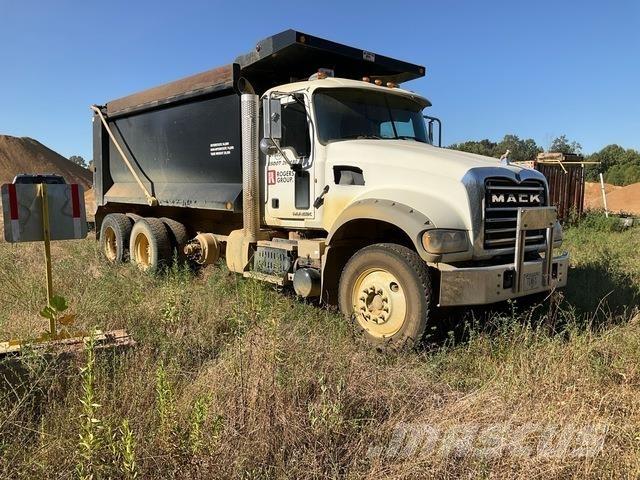 Mack GU713 自卸式货车