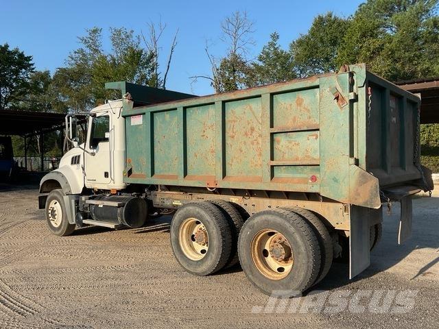 Mack GU713 自卸式货车