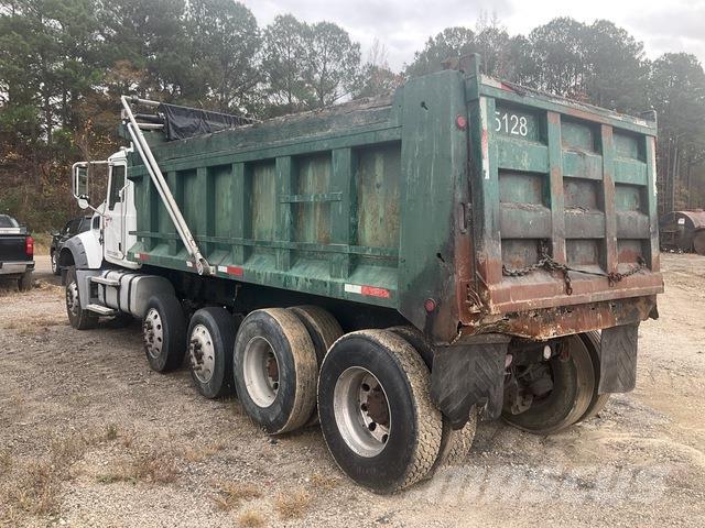 Mack GU713 自卸式货车