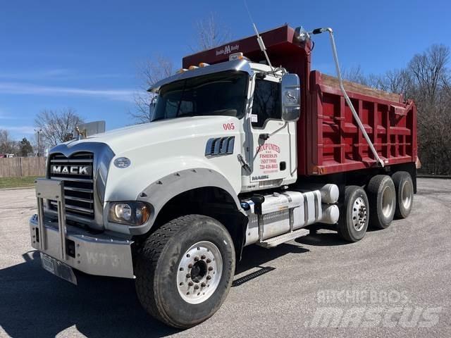 Mack GU714 自卸式货车