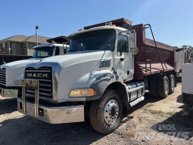 Mack GU813 自卸式货车