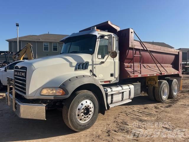 Mack GU813 自卸式货车