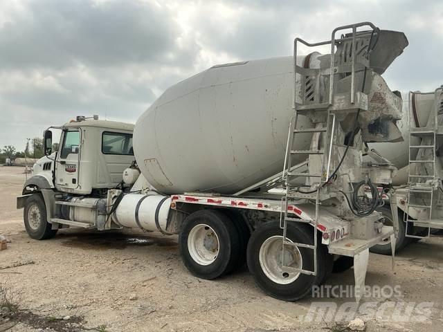 Mack GU813 其他货车