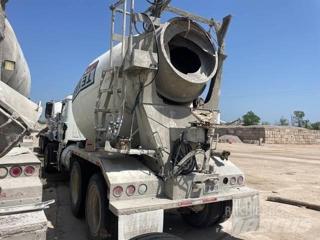 Mack GU813 其他货车