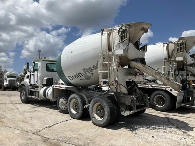 Mack GU813 其他货车