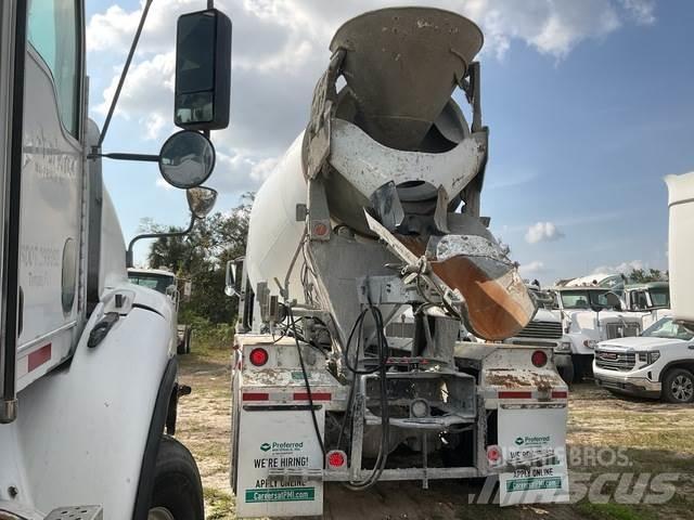 Mack GU813 其他货车