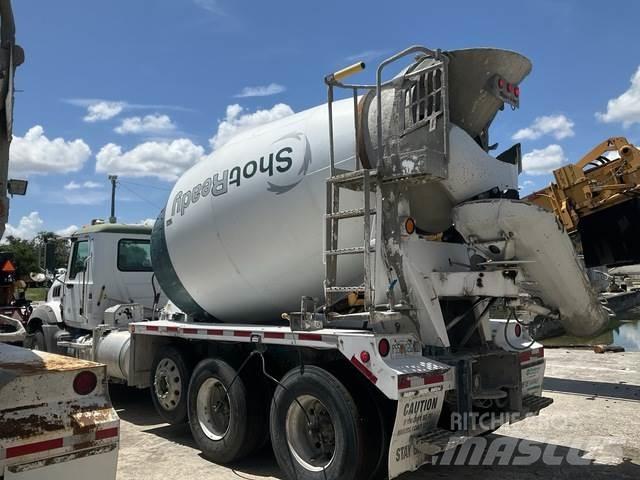 Mack GU813 其他货车