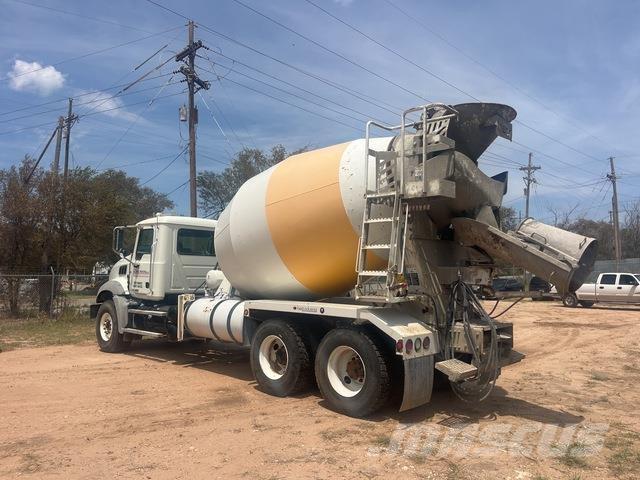 Mack GU813 其他货车