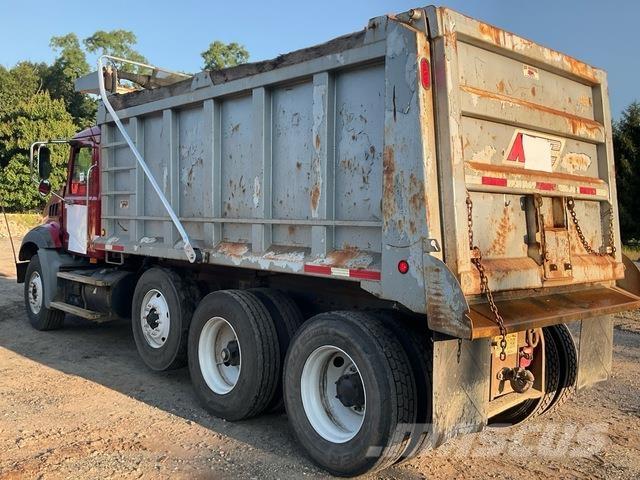 Mack GU813 自卸式货车