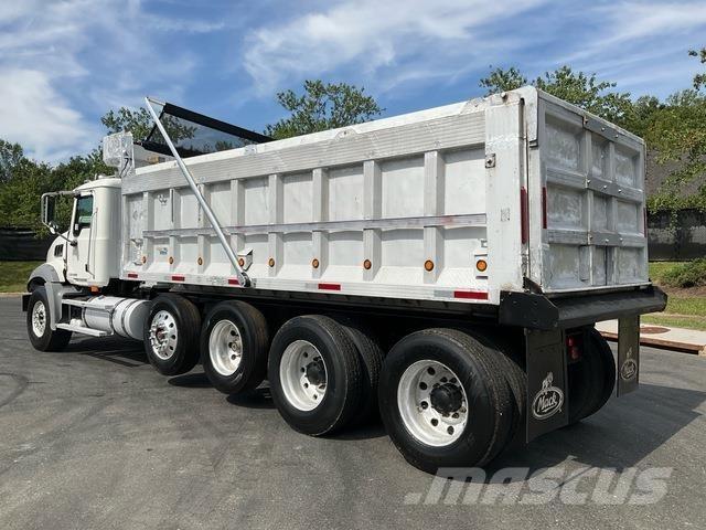 Mack GU813 自卸式货车