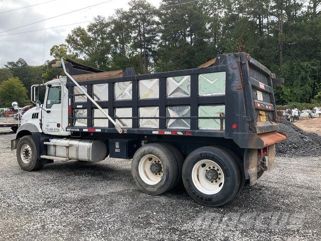 Mack GU813 自卸式货车